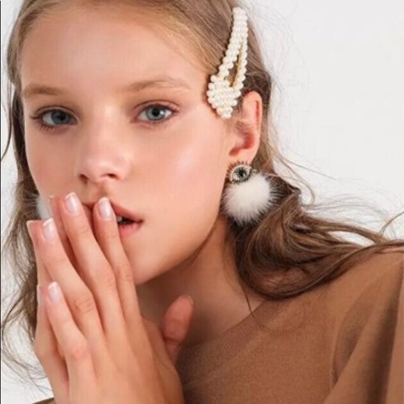 🚨Sale 5/$25 Stylish Faux Pearl Hair Clip Barrett - Picture 2 of 6